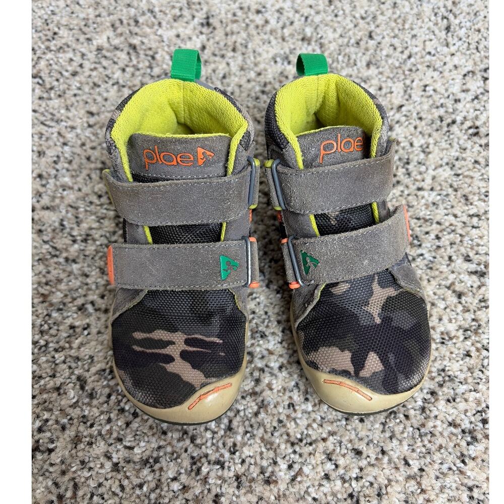 Plae High Top Sneakers Little Boy Size 8 Camo 105021
